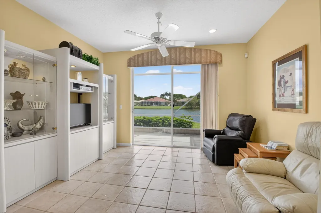 10585 Royal Caribbean Circle Boynton Beach FL 33437
