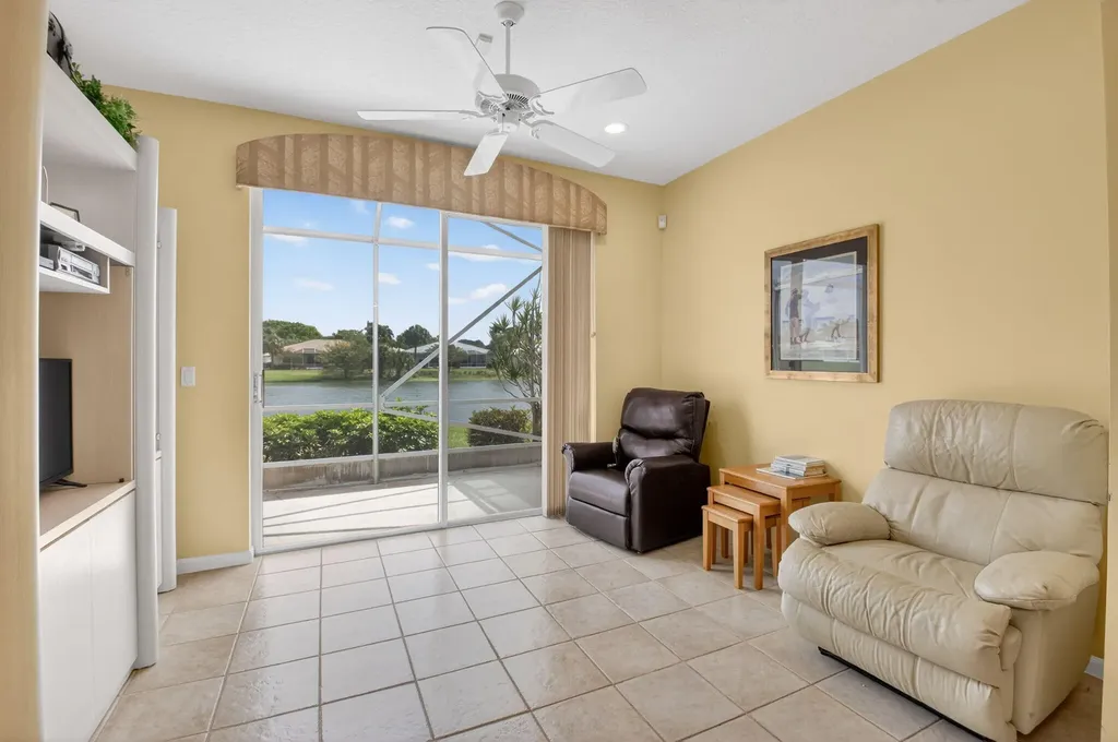 10585 Royal Caribbean Circle Boynton Beach FL 33437