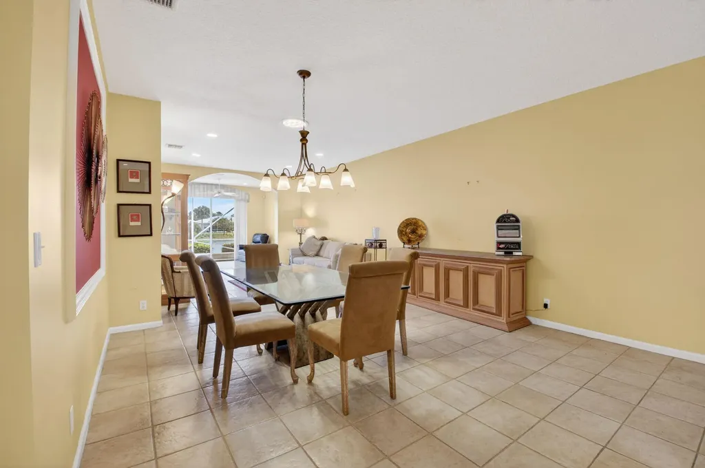 10585 Royal Caribbean Circle Boynton Beach FL 33437