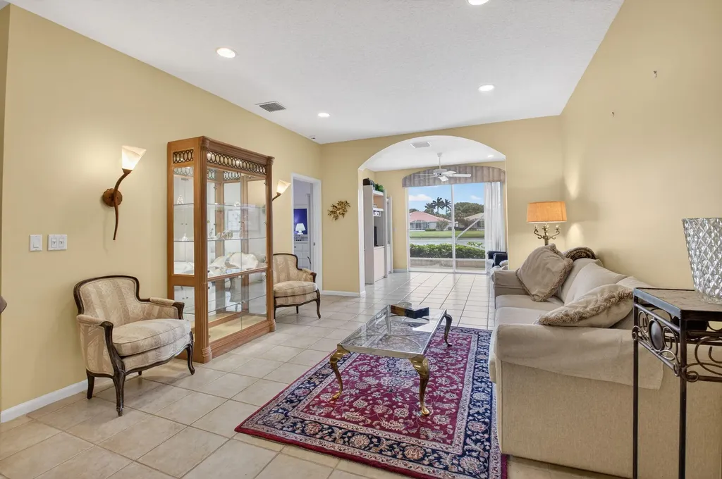 10585 Royal Caribbean Circle Boynton Beach FL 33437