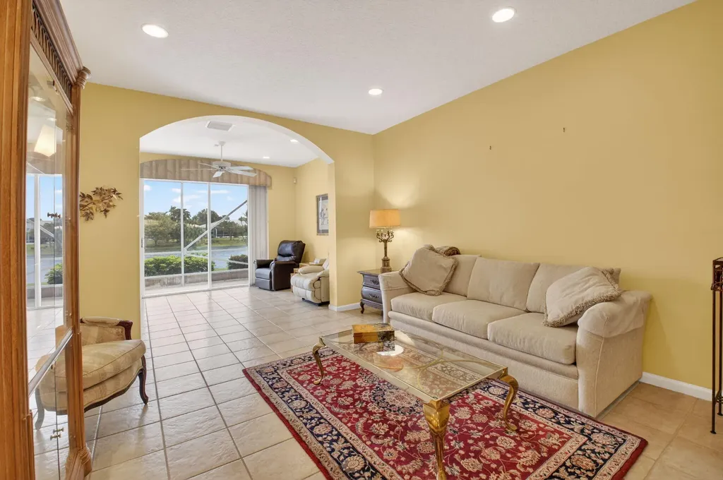 10585 Royal Caribbean Circle Boynton Beach FL 33437