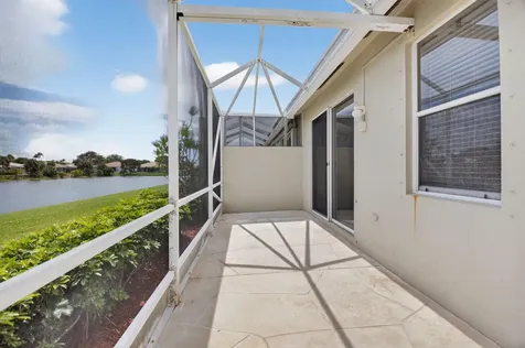 10585 Royal Caribbean Circle Boynton Beach FL 33437