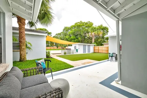 127 S 10th Street Fort Pierce FL 34950