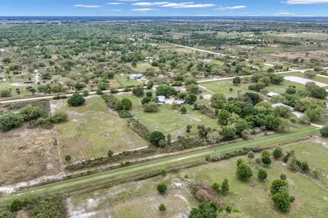 17255 NW 272nd Street Okeechobee FL 34972