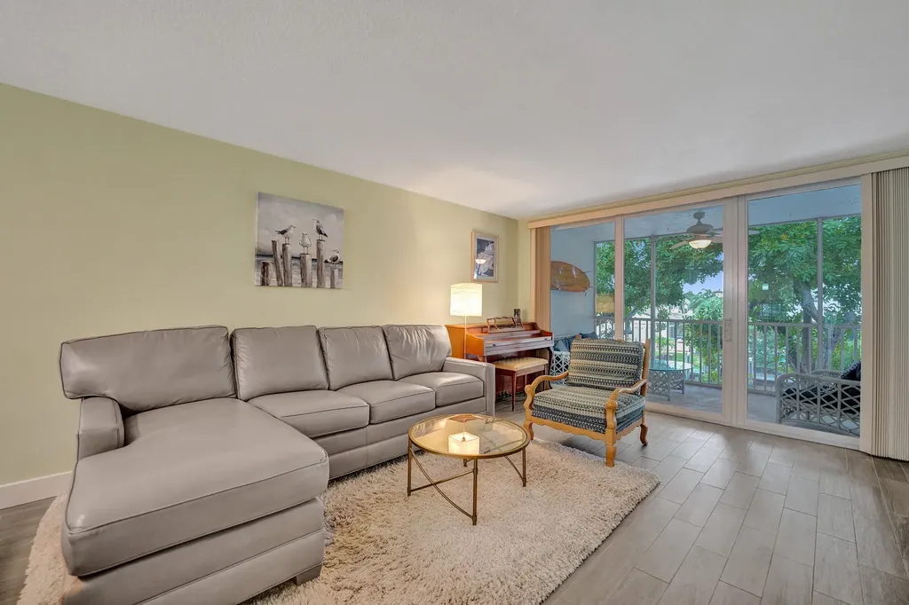 3145 NE 48th Court Lighthouse Point FL 33064