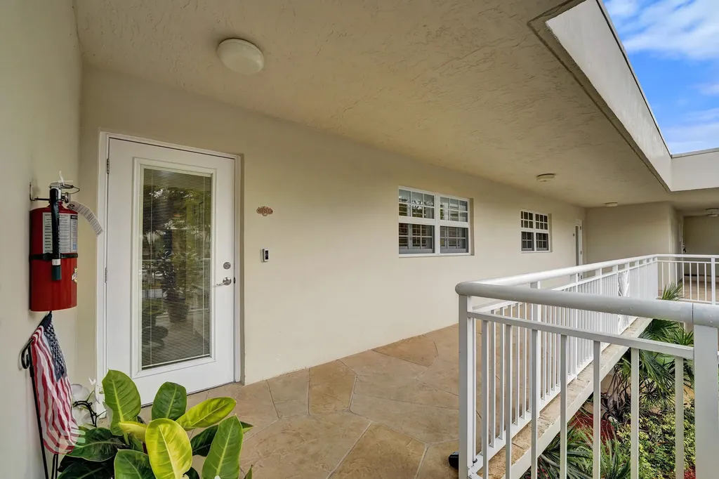 3145 NE 48th Court Lighthouse Point FL 33064