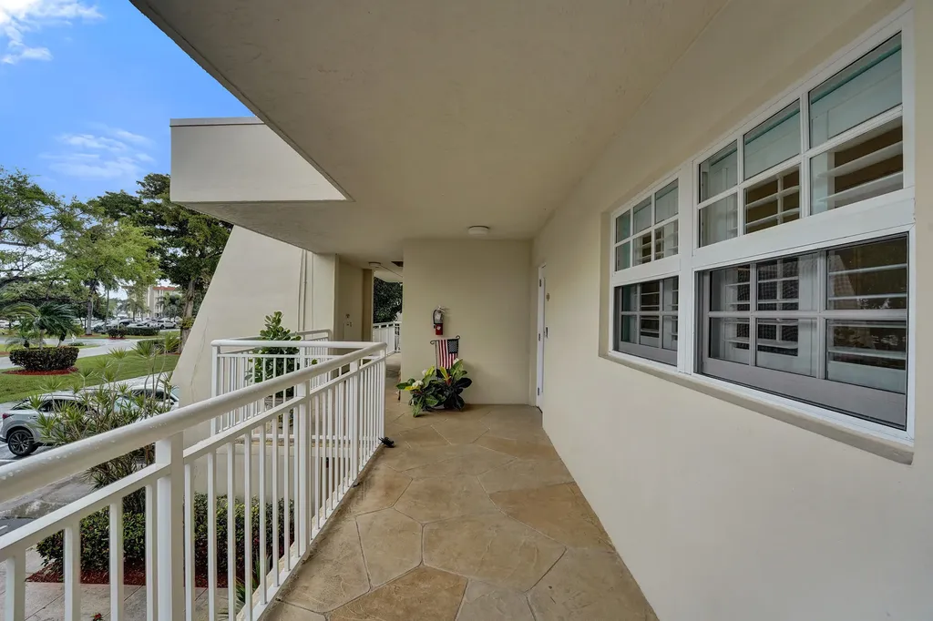 3145 NE 48th Court Lighthouse Point FL 33064