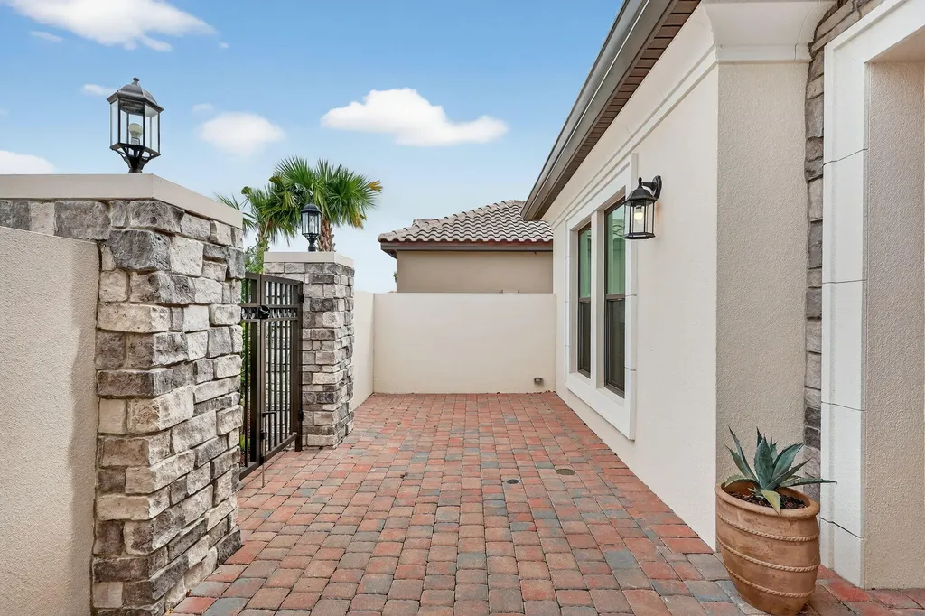 10102 SW Davanti Drive Port St Lucie FL 34987
