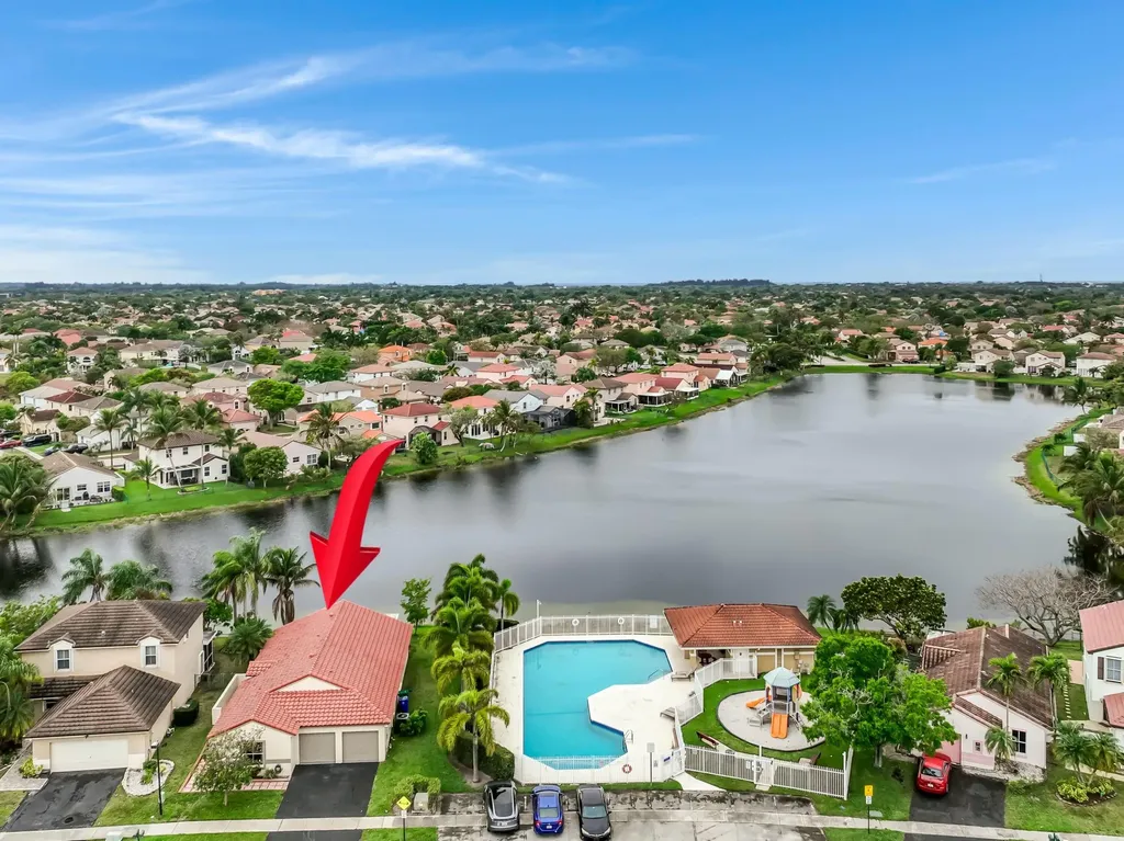 2042 NW 184th Way Pembroke Pines FL 33029