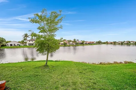 2042 NW 184th Way Pembroke Pines FL 33029