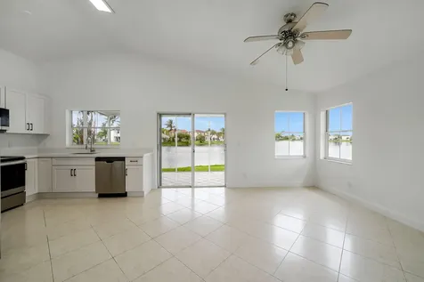 2042 NW 184th Way Pembroke Pines FL 33029