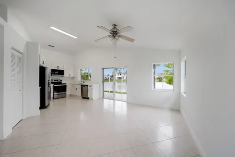 2042 NW 184th Way Pembroke Pines FL 33029