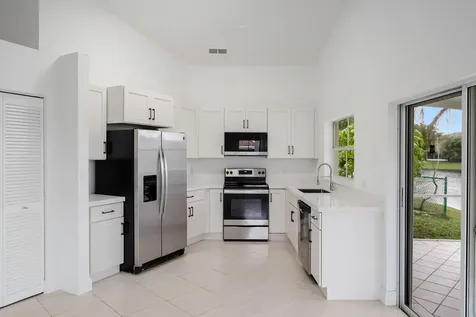2042 NW 184th Way Pembroke Pines FL 33029