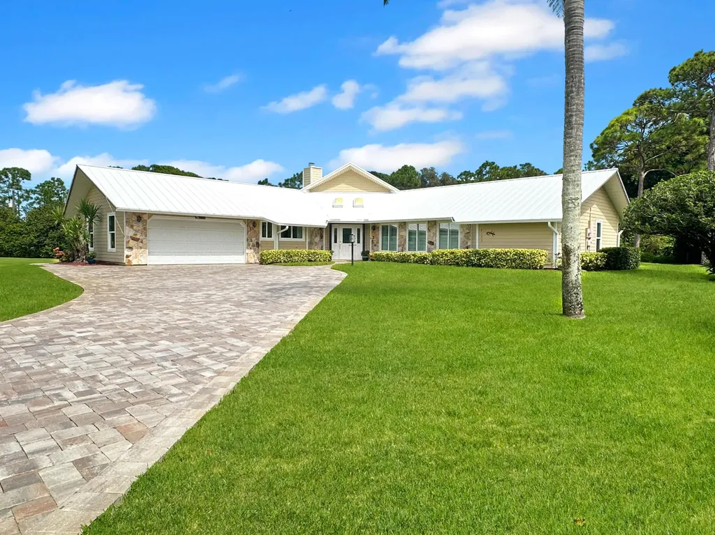4100 Smokey Pines Court Fort Pierce FL 34951