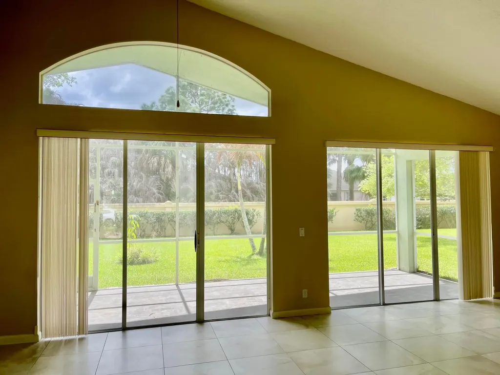 185 NW Willow Grove Avenue Port St Lucie FL 34986
