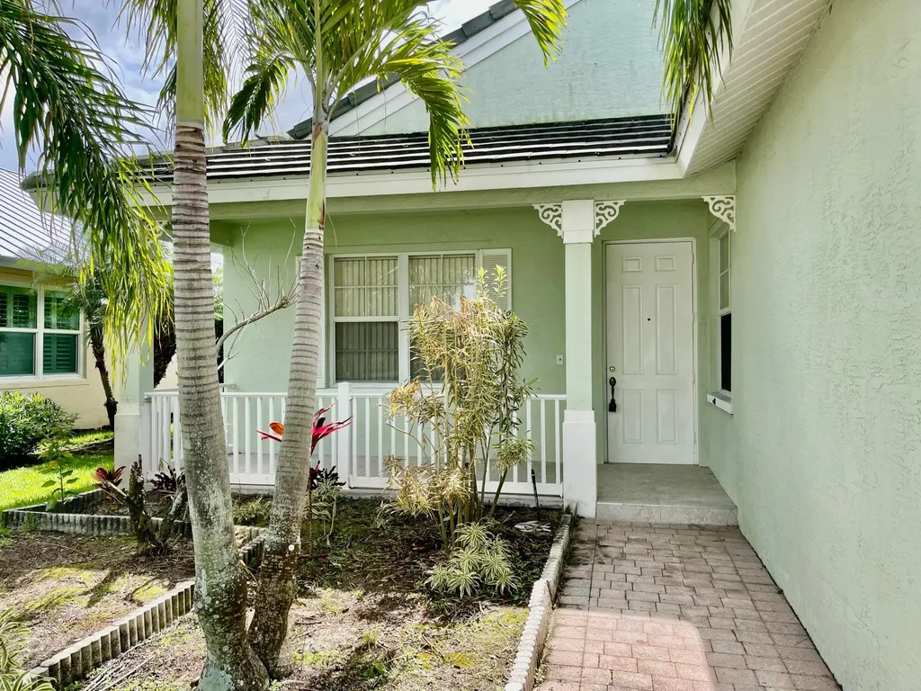 185 NW Willow Grove Avenue Port St Lucie FL 34986