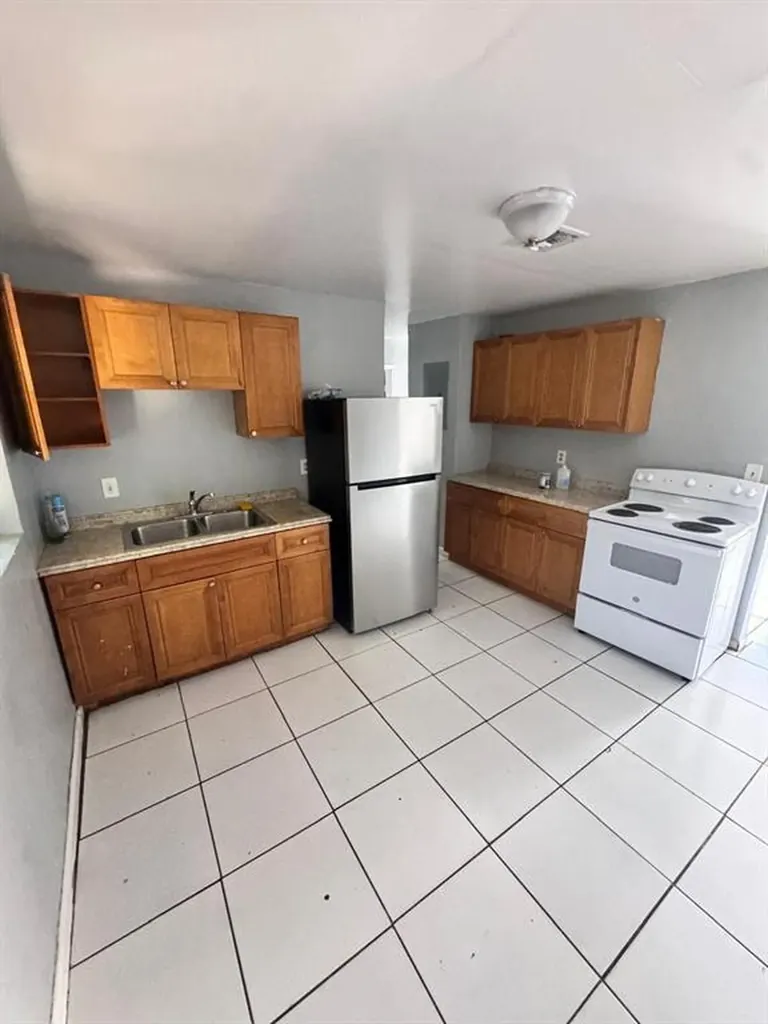 1132 NW 5th Court Fort Lauderdale FL 33311