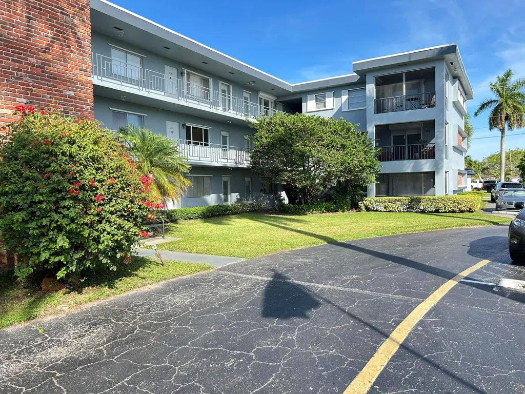 515 S Crescent Drive Hollywood FL 33021