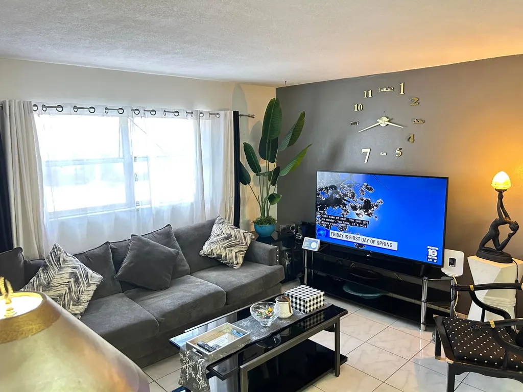 515 S Crescent Drive Hollywood FL 33021