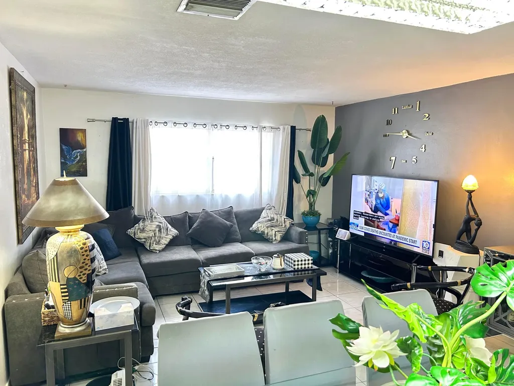 515 S Crescent Drive Hollywood FL 33021