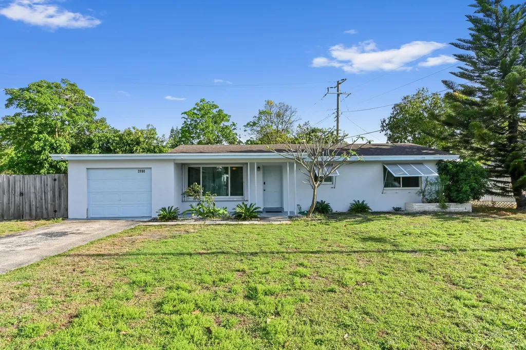 2898 SE 1st Place Boynton Beach FL 33435