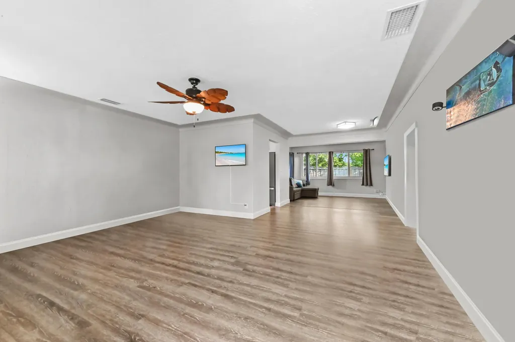 2898 SE 1st Place Boynton Beach FL 33435