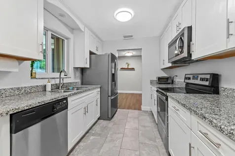 2898 SE 1st Place Boynton Beach FL 33435