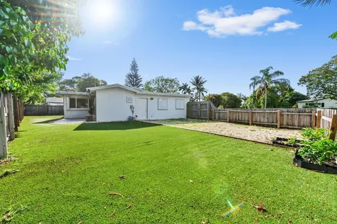 2898 SE 1st Place Boynton Beach FL 33435