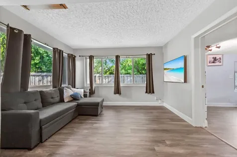 2898 SE 1st Place Boynton Beach FL 33435