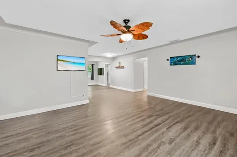 2898 SE 1st Place Boynton Beach FL 33435
