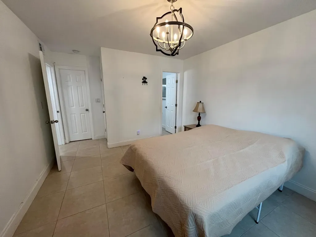 2100 NE 38th Street Lighthouse Point FL 33064