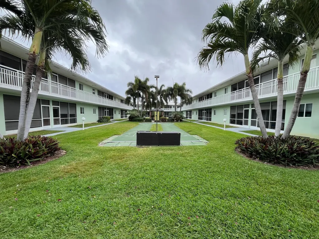 2100 NE 38th Street Lighthouse Point FL 33064