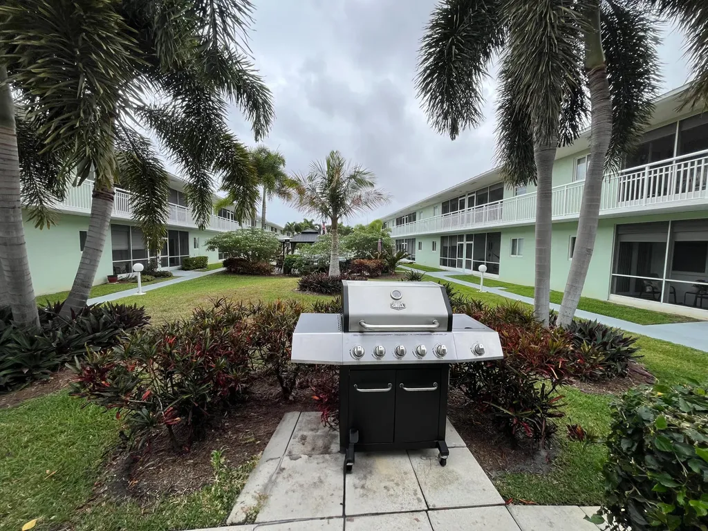 2100 NE 38th Street Lighthouse Point FL 33064