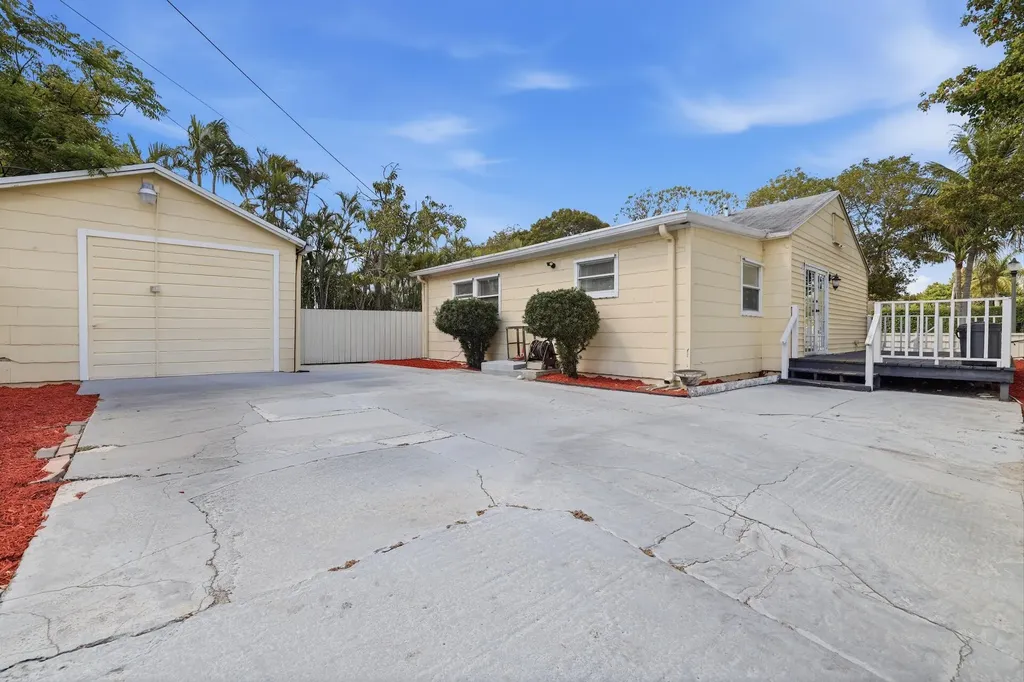 6600 Garden Avenue West Palm Beach FL 33405