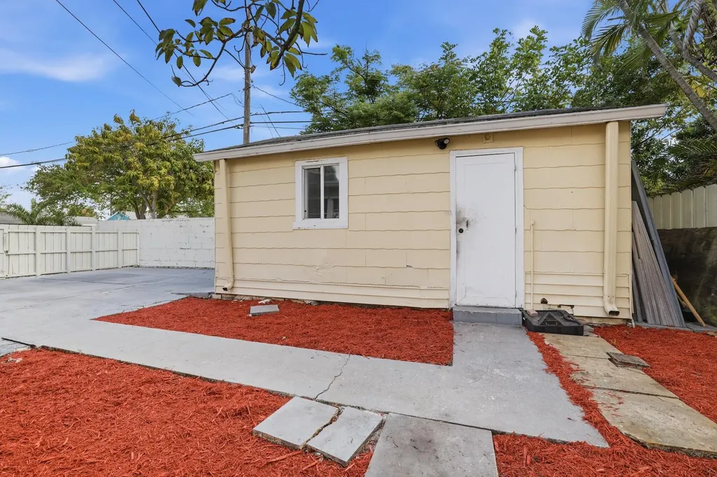 6600 Garden Avenue West Palm Beach FL 33405