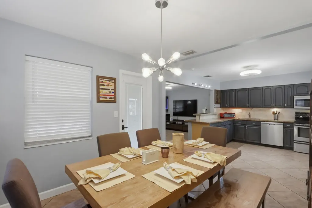 720 NE 7th Street Pompano Beach FL 33060