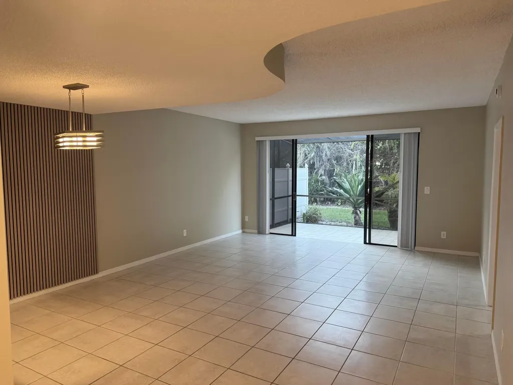 8705 Vía Giula Boca Raton FL 33496
