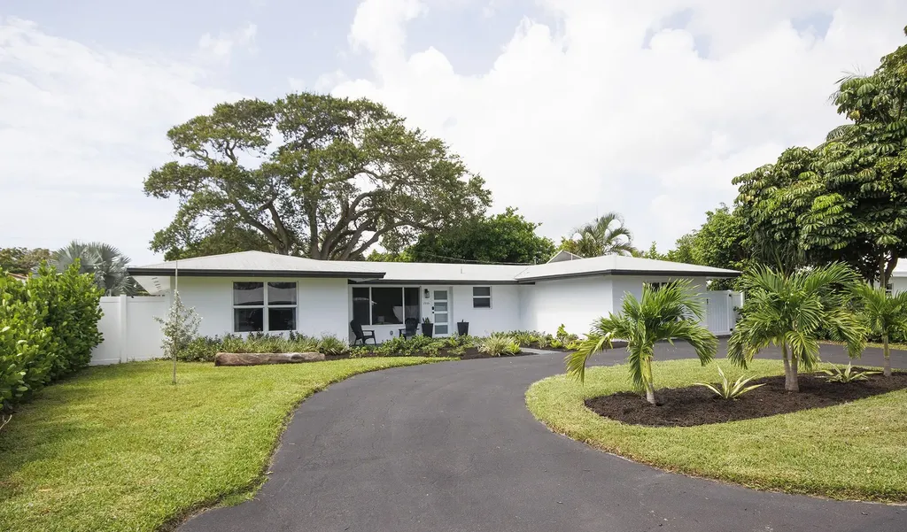 1950 NE 30th Street Lighthouse Point FL 33064
