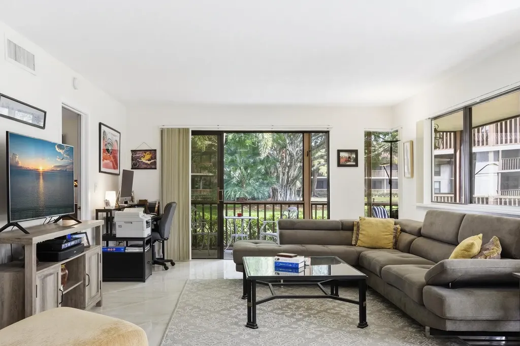 137 Brackenwood Road Palm Beach Gardens FL 33418
