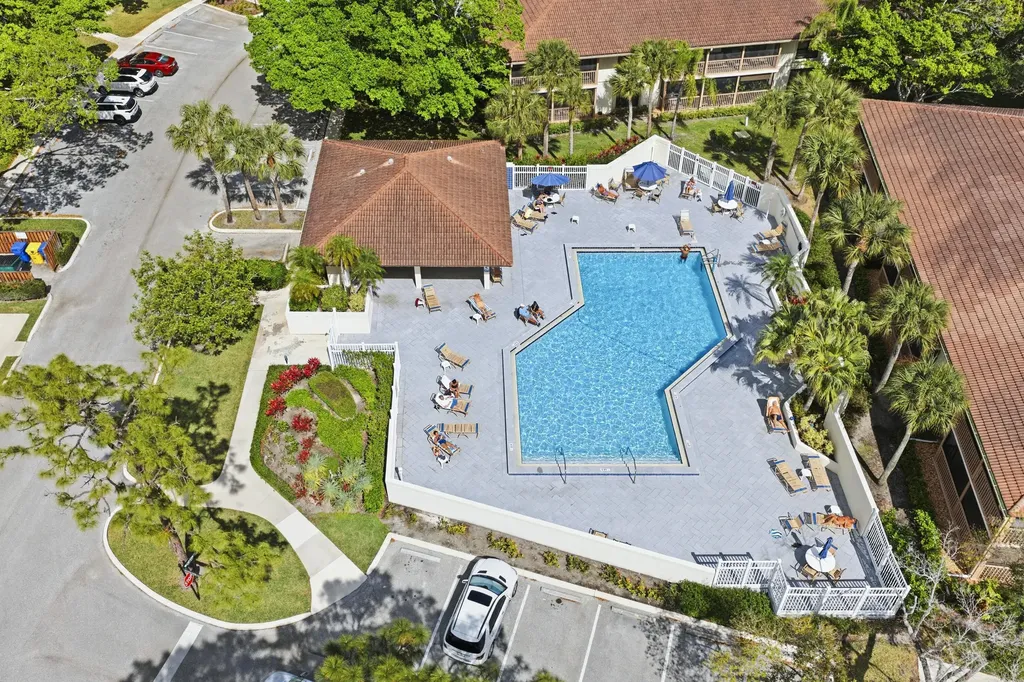 137 Brackenwood Road Palm Beach Gardens FL 33418