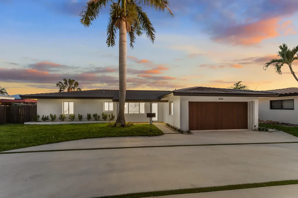 2280 SE 10th Court Pompano Beach FL 33062
