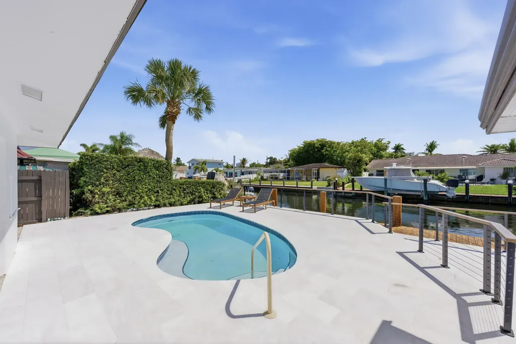 2280 SE 10th Court Pompano Beach FL 33062
