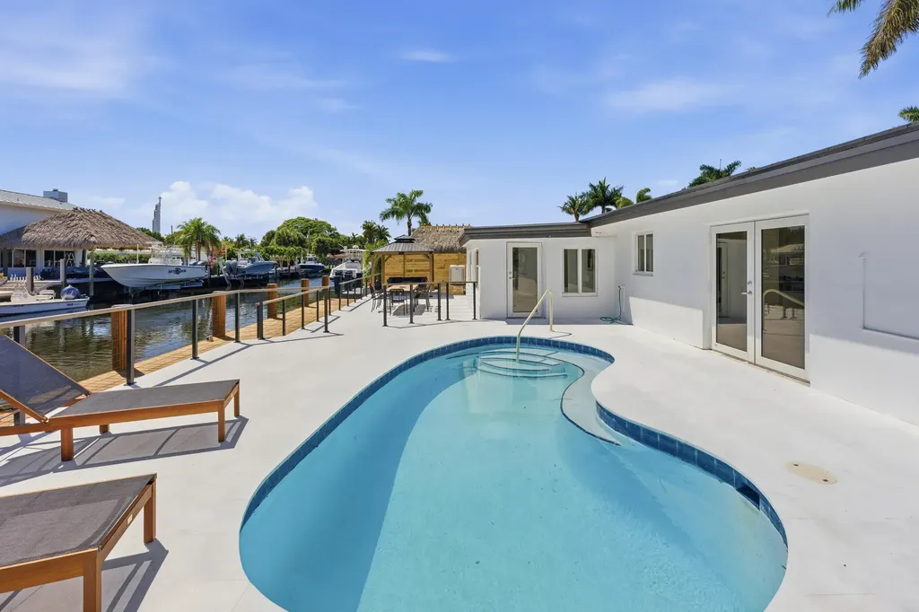 2280 SE 10th Court Pompano Beach FL 33062
