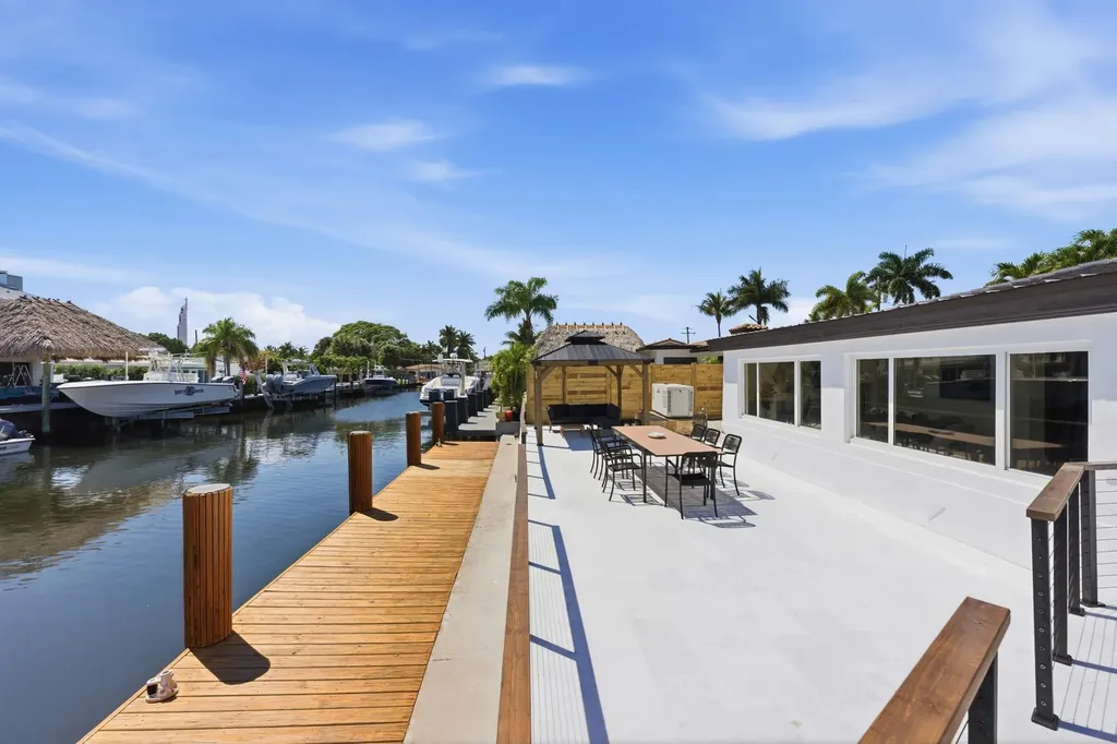 2280 SE 10th Court Pompano Beach FL 33062