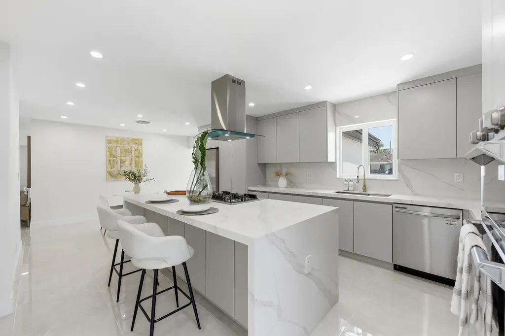 2280 SE 10th Court Pompano Beach FL 33062
