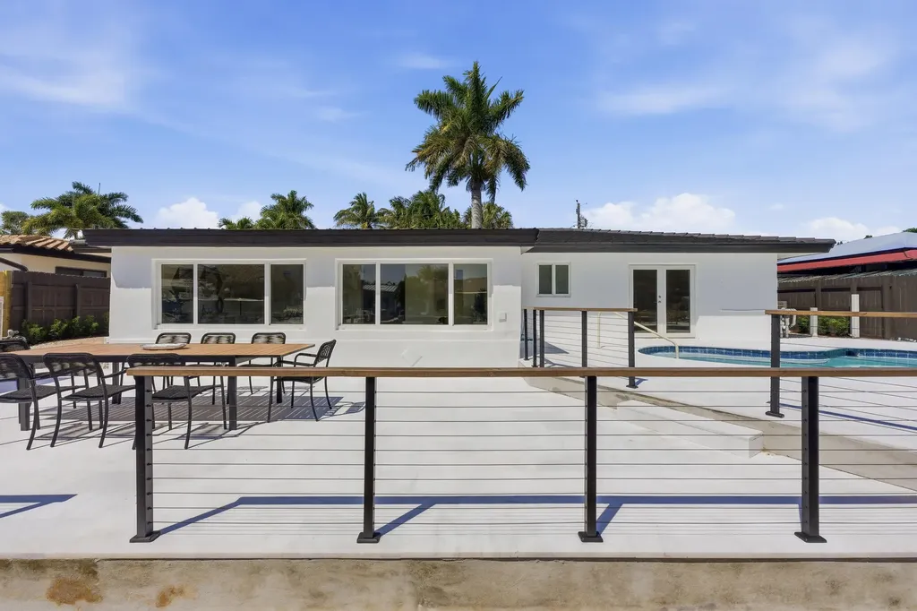 2280 SE 10th Court Pompano Beach FL 33062