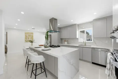 2280 SE 10th Court Pompano Beach FL 33062