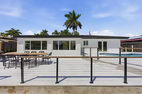 2280 SE 10th Court Pompano Beach FL 33062