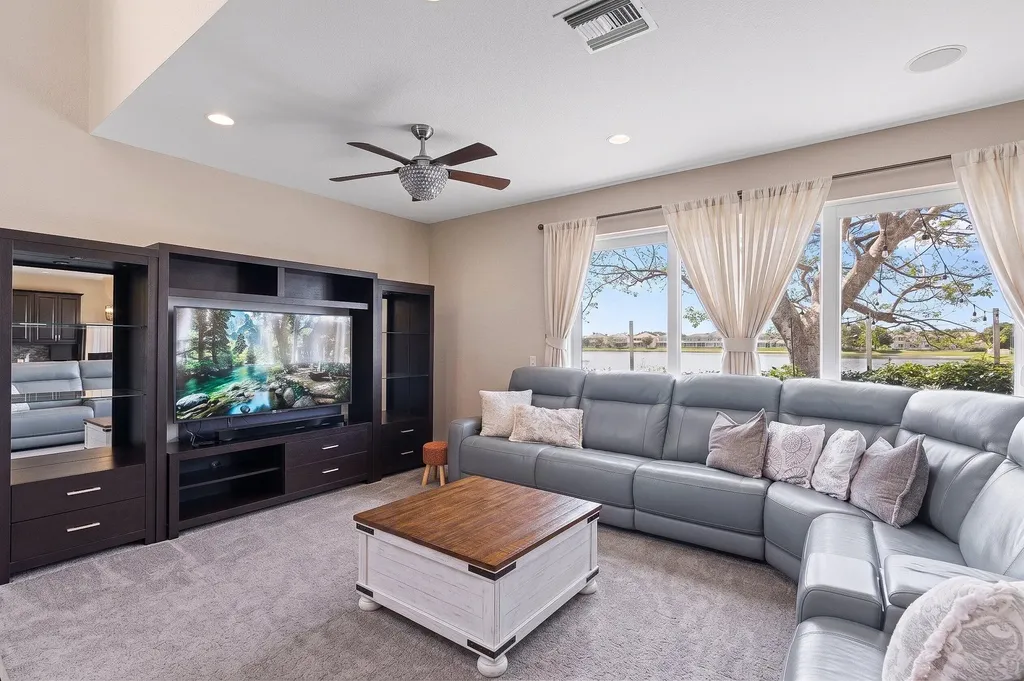 164 Berenger Walk Royal Palm Beach FL 33414
