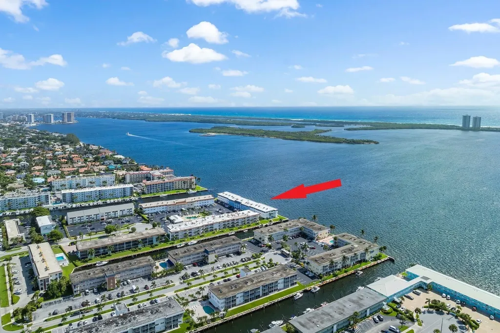 100 Shore Court North Palm Beach FL 33408